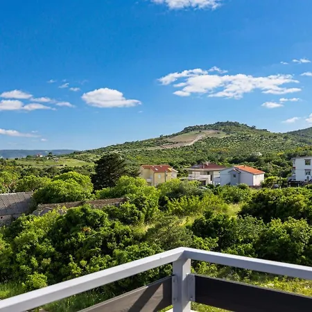Family Garden Retreat Kaštel Novi