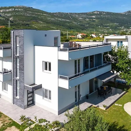 Family Garden Retreat * Kaštel Novi