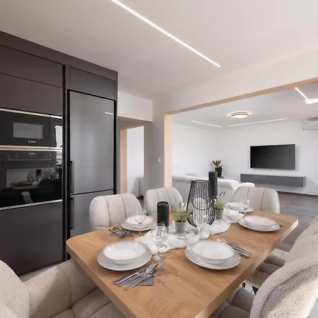 Casa vacanze Family Garden Retreat Kaštel Novi